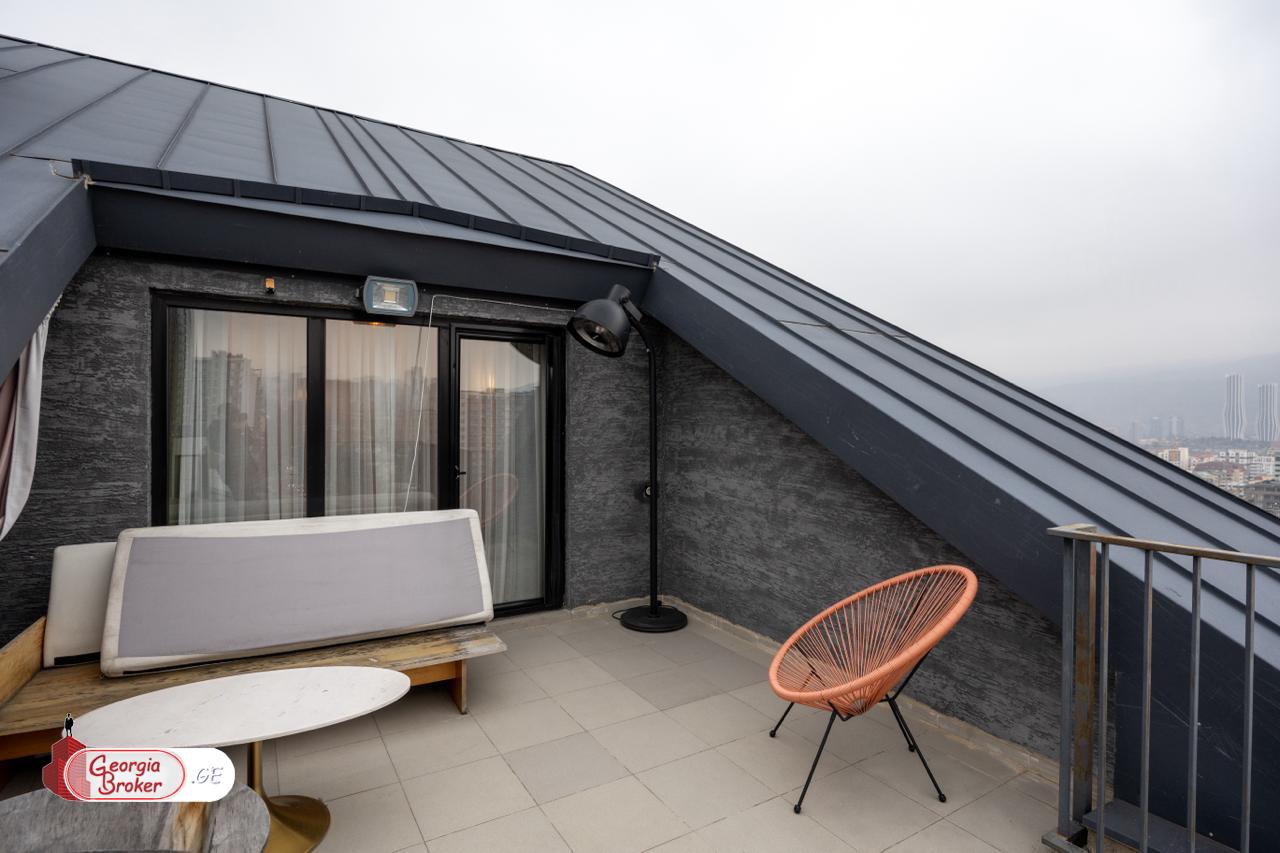 продается квартира с новым ремонтом 4-комнаты